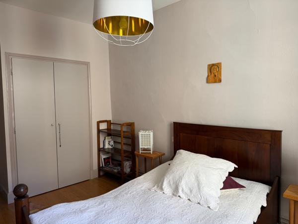 Élégant appartement traversant dans un immeuble historique