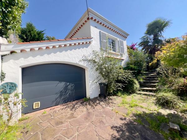 Maison au charme andalou - Un écrin à réinventer à Biarritz