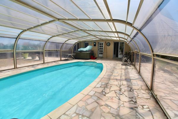 PRODUIT RARE , PAVILLON INDEPENDANT  HAB DE PLAIN PIED AVEC PISCINE ET SPA