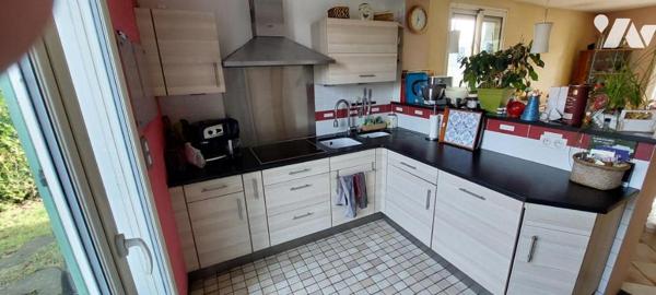 CHALONS. Maison de 7 pièces. Terrain clos de 374 m².