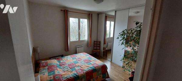 CHALONS. Maison de 7 pièces. Terrain clos de 374 m².