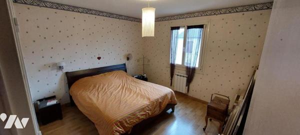 CHALONS. Maison de 7 pièces. Terrain clos de 374 m².