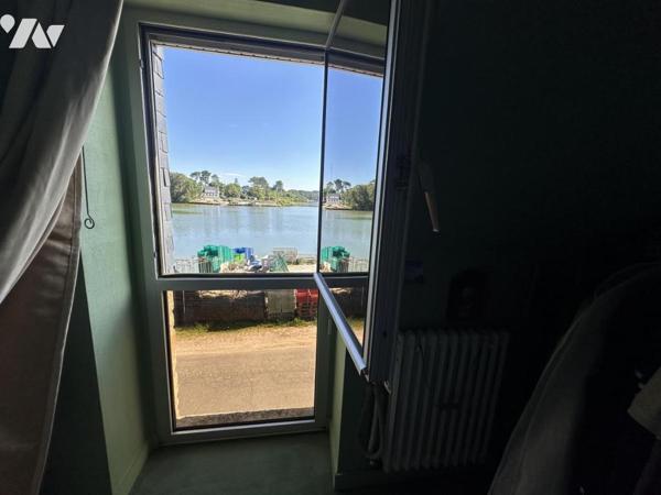 BADEN, face au Golfe, Maison  en très bon état sur parc d'un hectare bordant étang 