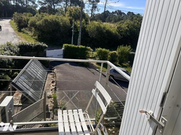 BADEN, face au Golfe, Maison  en très bon état sur parc d'un hectare bordant étang 