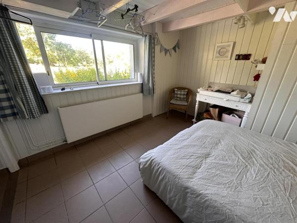 BADEN, face au Golfe, Maison  en très bon état sur parc d'un hectare bordant étang 