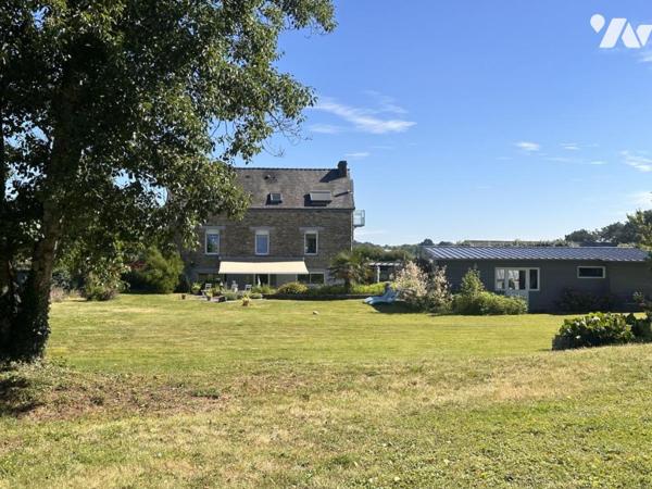 BADEN, face au Golfe, Maison  en très bon état sur parc d'un hectare bordant étang 