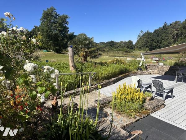 BADEN, face au Golfe, Maison  en très bon état sur parc d'un hectare bordant étang 
