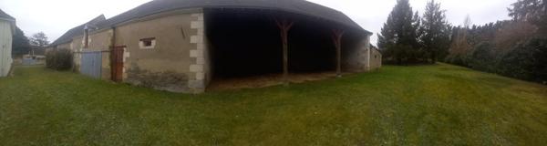 A 10 mn de LOCHES Très belle propriété située près de Loches, entourée d'un cadre idyllique, avec son parc magnifique et sa mare naturelle.