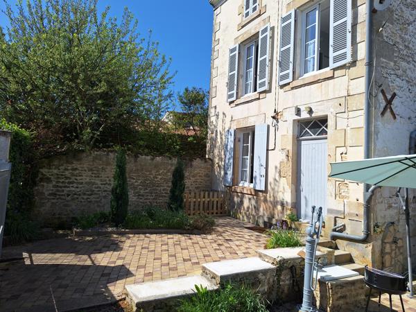 A LOUER ! Charmante maison 3 pièces de 80 m² avec jardin