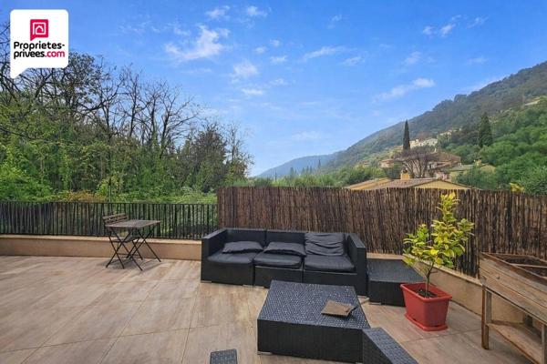 TRES BEL Appartement 3 pièces 65 m2 au 1er et dernier étage avec grande terrasse