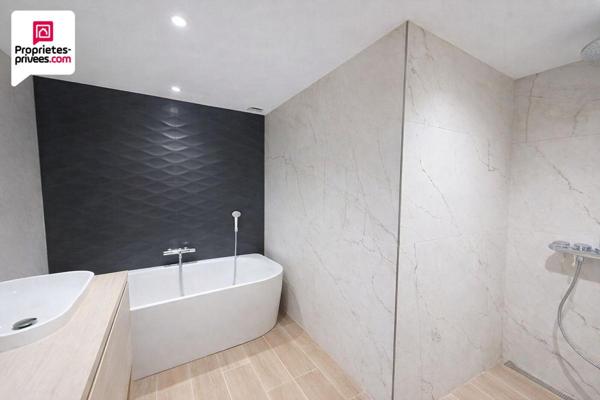 TRES BEL Appartement 3 pièces 65 m2 au 1er et dernier étage avec grande terrasse