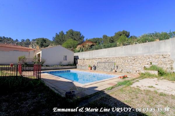30300 BEAUCAIRE - Maison 174 m² - idéal familles nombreuses - piscine - jardin - dépendance 36 m²