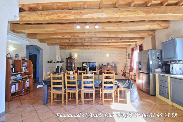 30300 BEAUCAIRE - Maison 174 m² - idéal familles nombreuses - piscine - jardin - dépendance 36 m²