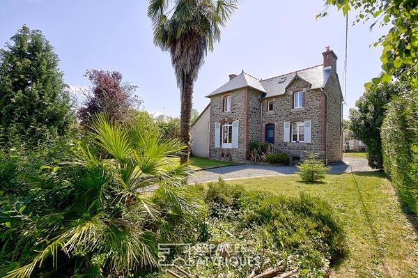 Belle maison d’époque et sa piscine à Quessoy