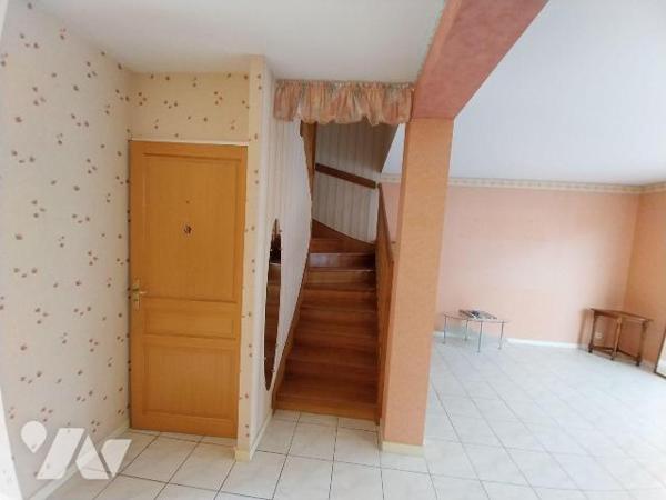 VITRE. Quartier La Fleurais, charmante maison de type 5 de 105 m2 Hab. avec jardin de 278 m2 co...