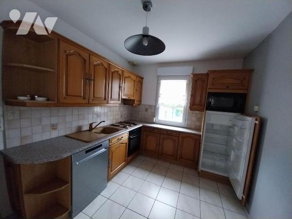 VITRE. Quartier Fleurais, charmante maison de type 5 de 105 m2 Hab. avec jardin de 278 m2 compo...