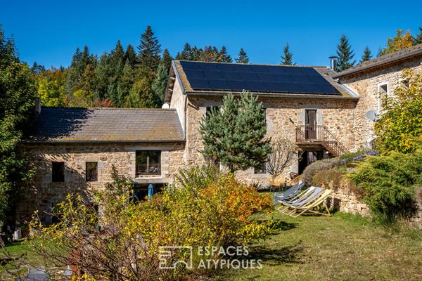 En Haute Ardèche, l’accueil serein, d’une propriété de caractère.