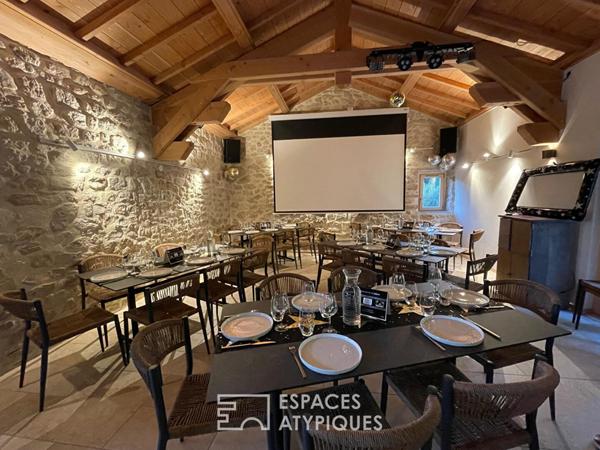 En Haute Ardèche, l’accueil serein, d’une propriété de caractère.