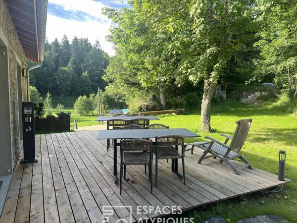 En Haute Ardèche, l’accueil serein, d’une propriété de caractère.