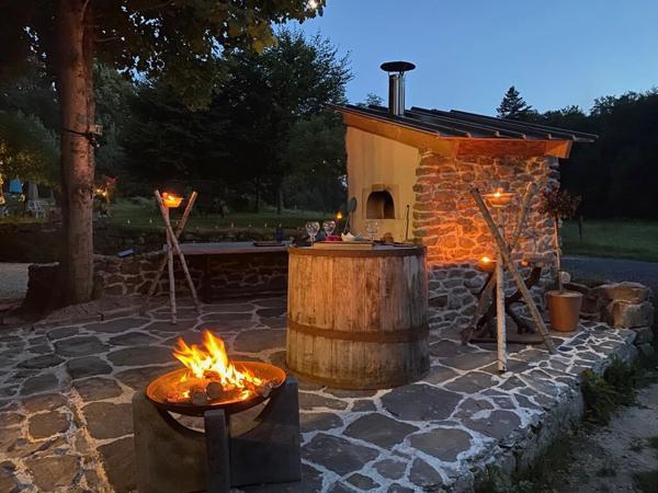 En Haute Ardèche, l’accueil serein, d’une propriété de caractère.