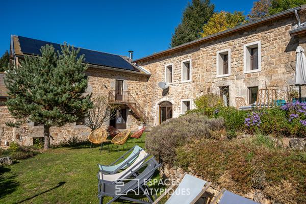En Haute Ardèche, l’accueil serein, d’une propriété de caractère.