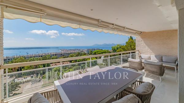 Cannes Roi Albert 1er magnifique appartement 85 m² vue mer et Iles de Lérins