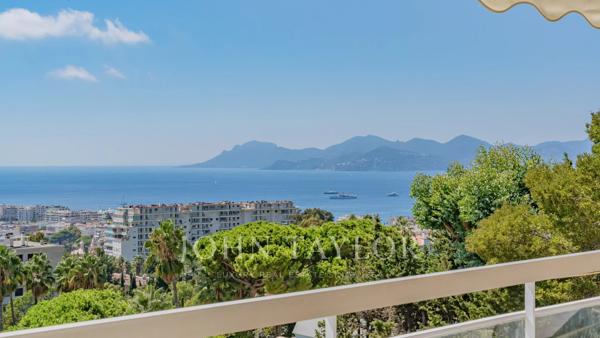 Cannes Roi Albert 1er magnifique appartement 85 m² vue mer et Iles de Lérins