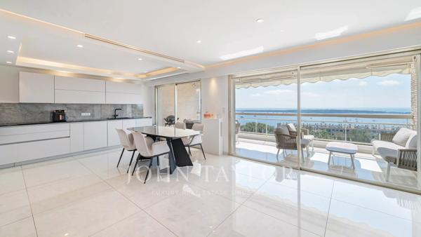 Cannes Roi Albert 1er magnifique appartement 85 m² vue mer et Iles de Lérins