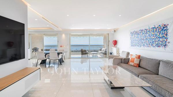Cannes Roi Albert 1er magnifique appartement 85 m² vue mer et Iles de Lérins