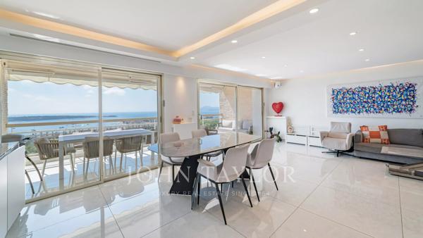 Cannes Roi Albert 1er magnifique appartement 85 m² vue mer et Iles de Lérins