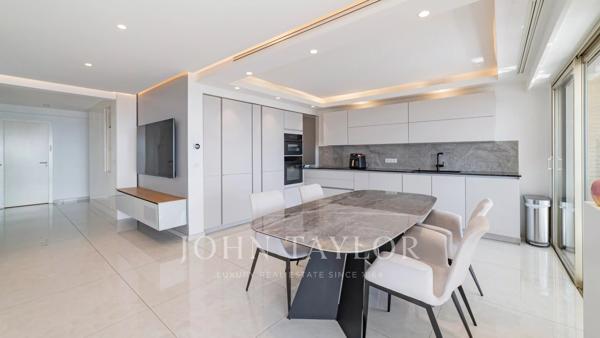Cannes Roi Albert 1er magnifique appartement 85 m² vue mer et Iles de Lérins