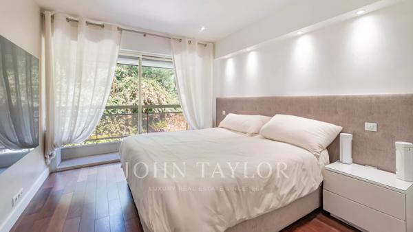 Cannes Roi Albert 1er magnifique appartement 85 m² vue mer et Iles de Lérins