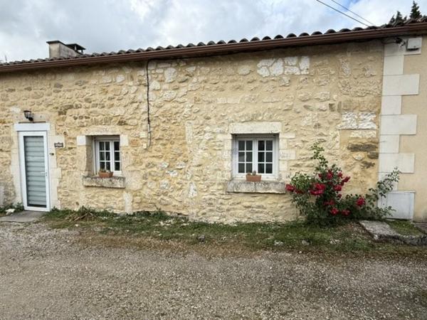 MAGNAC SUR TOUVRE - MAISON ATYPIQUE 6 PIECES AVEC PISCINE