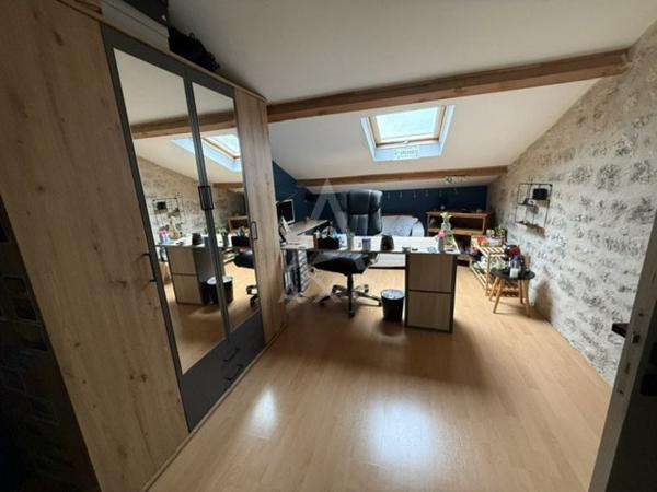 MAGNAC SUR TOUVRE - MAISON ATYPIQUE 6 PIECES AVEC PISCINE