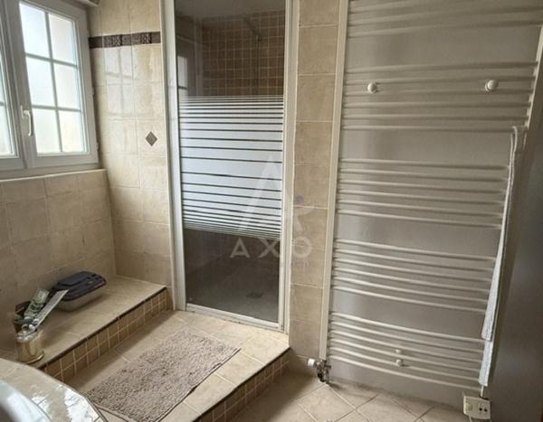 MAGNAC SUR TOUVRE - MAISON ATYPIQUE 6 PIECES AVEC PISCINE