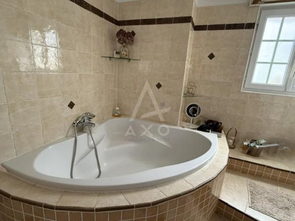 MAGNAC SUR TOUVRE - MAISON ATYPIQUE 6 PIECES AVEC PISCINE