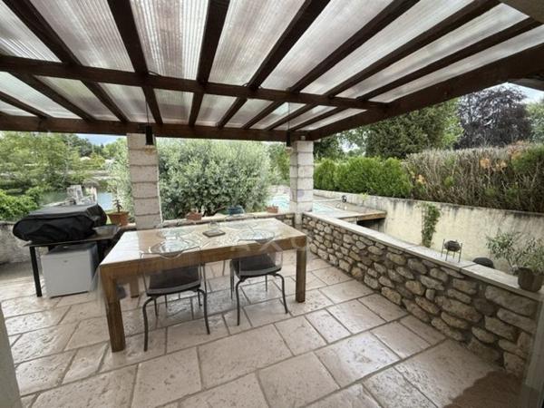 MAGNAC SUR TOUVRE - MAISON ATYPIQUE 6 PIECES AVEC PISCINE
