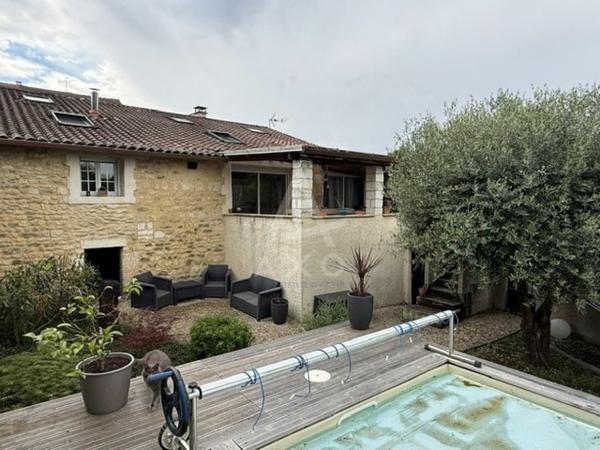 MAGNAC SUR TOUVRE - MAISON ATYPIQUE 6 PIECES AVEC PISCINE