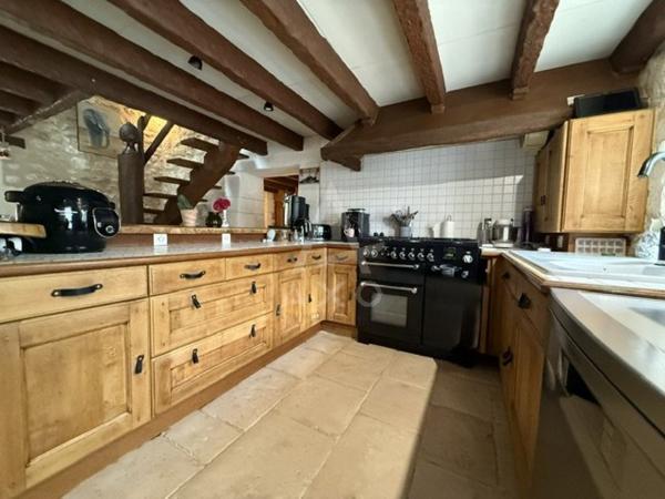 MAGNAC SUR TOUVRE - MAISON ATYPIQUE 6 PIECES AVEC PISCINE