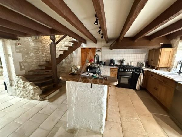 MAGNAC SUR TOUVRE - MAISON ATYPIQUE 6 PIECES AVEC PISCINE