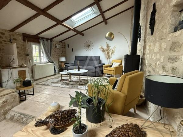 MAGNAC SUR TOUVRE - MAISON ATYPIQUE 6 PIECES AVEC PISCINE
