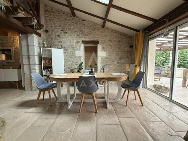 MAGNAC SUR TOUVRE - MAISON ATYPIQUE 6 PIECES AVEC PISCINE