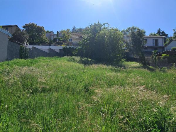 IRIGNY ! TERRAIN CONSTRUCTIBLE 438 M² – PROCHE LYON