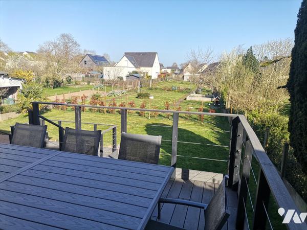 MONTFORT SUR MEU - Centre-ville, maison de 214 m² hab., 6 chambres et terrain de 680 m².