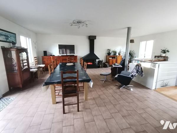 MONTFORT SUR MEU - Centre-ville, maison de 214 m² hab., 6 chambres et terrain de 680 m².