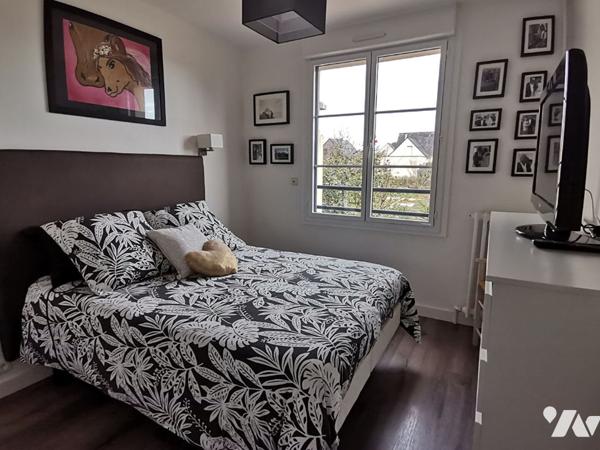 MONTFORT SUR MEU - Centre-ville, maison de 214 m² hab., 6 chambres et terrain de 680 m².