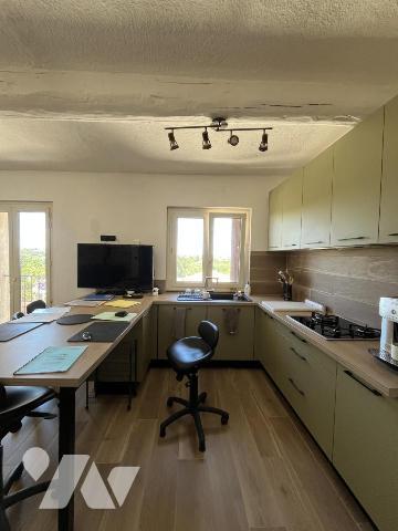Maison de village rénovée avec garage et vue dégagée sur les Corbières