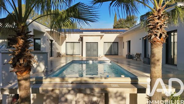 Maison à vendre 5 pièces 221 m² Nîmes