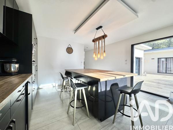 Maison à vendre 5 pièces 221 m² Nîmes