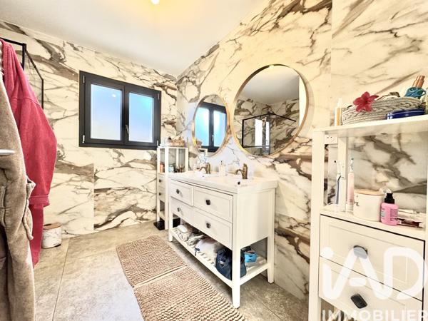 Maison à vendre 5 pièces 221 m² Nîmes